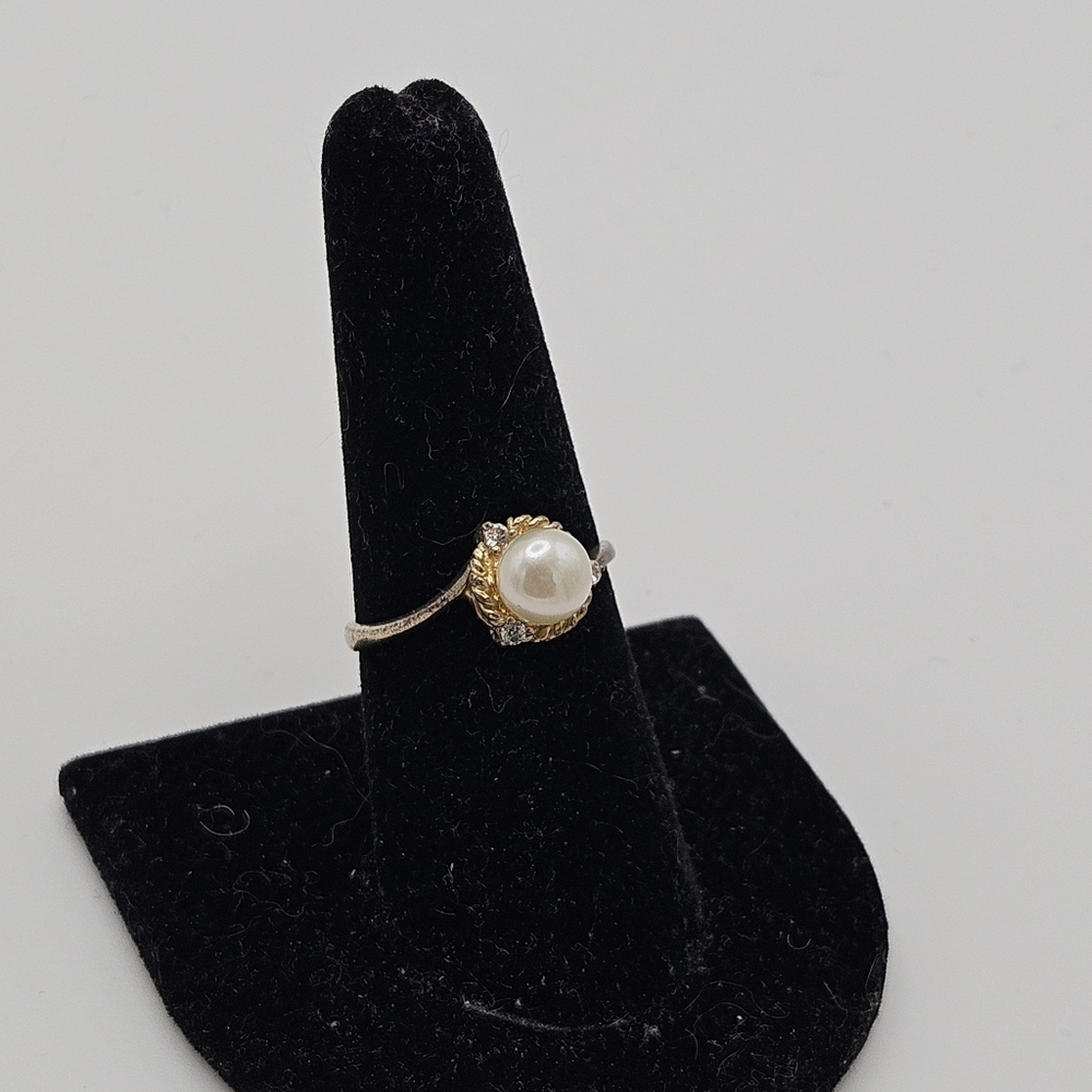 14 Kt Gold Plate Faux Pearl Ring With Crystals Size 8